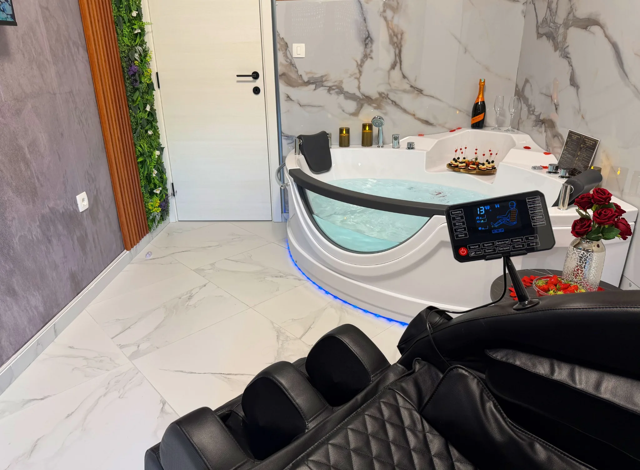 Privatni jacuzzi i 4D masažna fotelja u Apollo 11 apartmanu u Podgorici